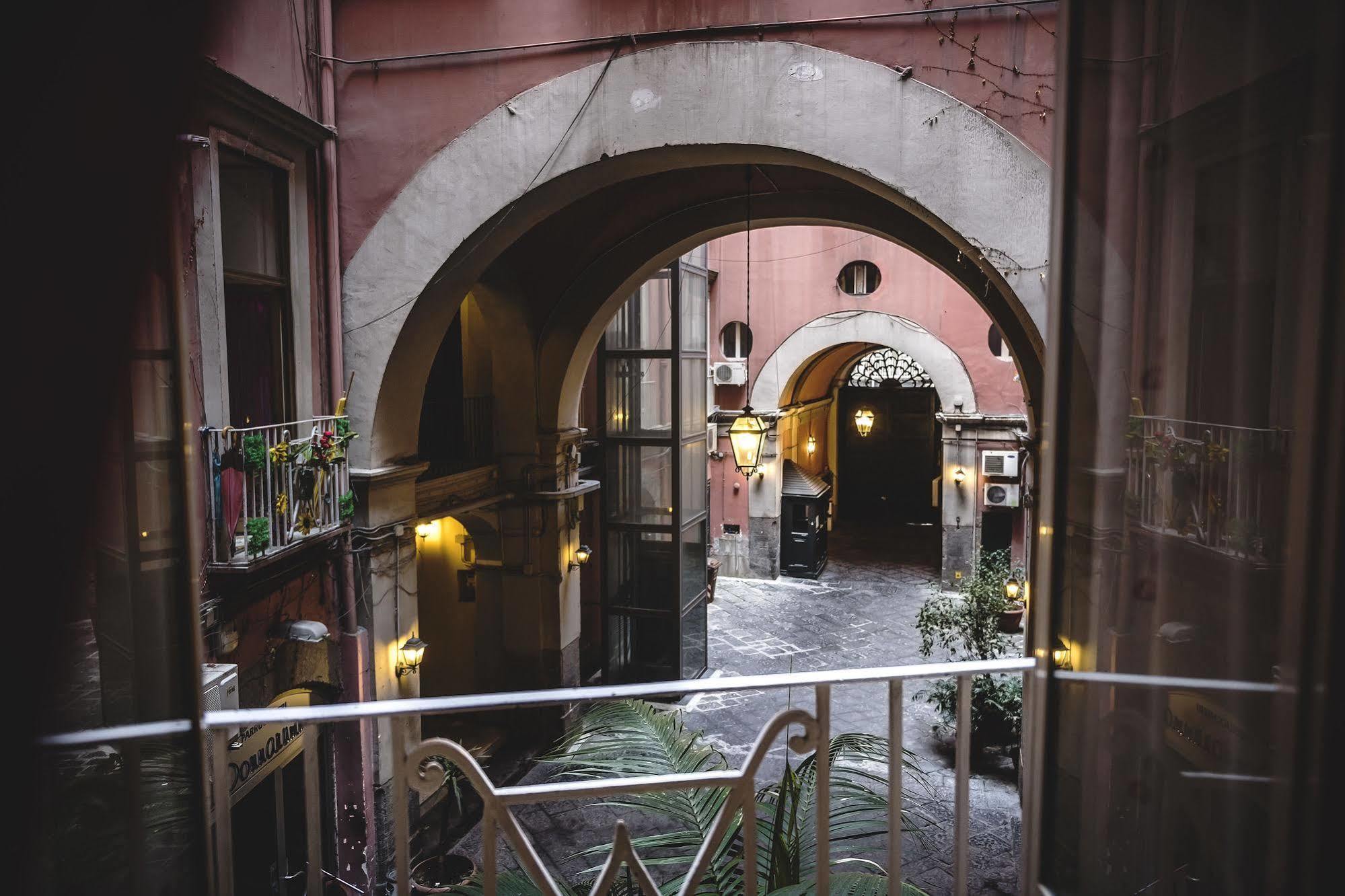 Le 4 Stagioni Napoli Centro Hotel Bagian luar foto